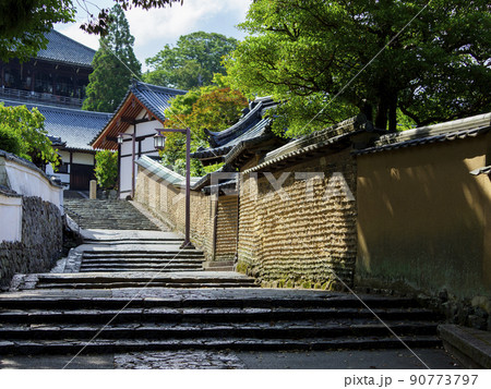 東大寺二月堂の裏参道 90773797