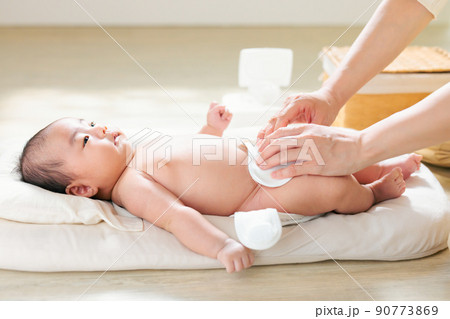 おむつ交換  布おむつ　自然派育児　SDGs 90773869