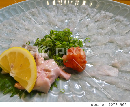 フグに匹敵する美味しさ、カワハギの生ちり 90774962