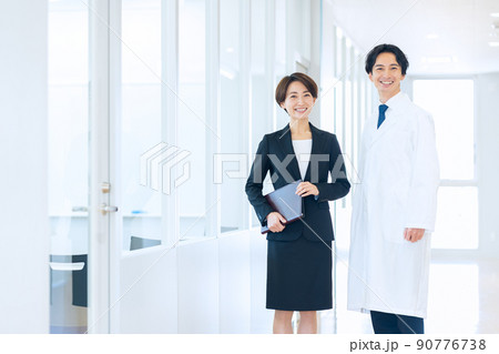 病院 医師 MR 医薬情報担当者 医者 撮影協力:中央工学校附属日本語学校 病院 医師 MR 医薬情報担当者 医者 撮影協力:中央工学校附属日本語学校 90776738