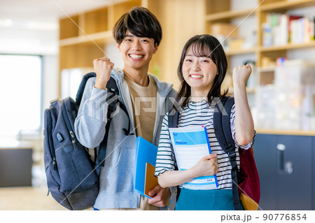 大学生 男女 大学生 男女 90776854