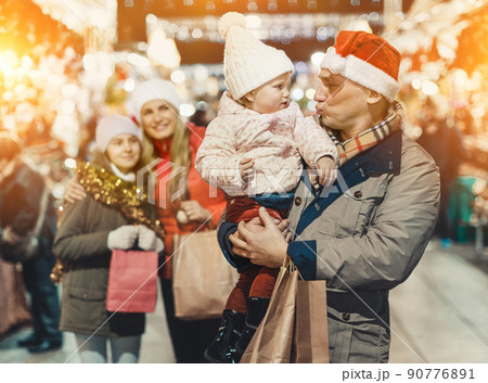 Parents and daughters at Christmas fair 90776891