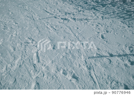 skiing 90776946