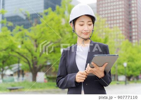 都市開発　働く女性 90777110
