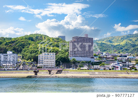 古刹で有名な三滝寺のある三滝本町方面の風景です。川や山の緑がきれいな住宅環境イメージをどうぞ。広島県 古刹で有名な三滝寺のある三滝本町方面の風景です。川や山の緑がきれいな住宅環境イメージをどうぞ。広島県 90777127