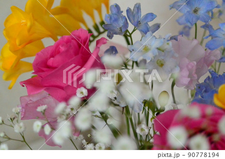 かわいいお花　柔らかい色の花 90778194