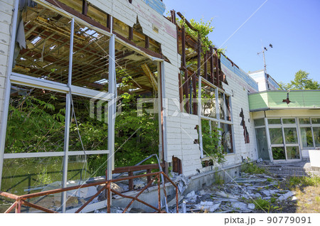 洞爺 西山山麓火口（破壊された旧とうやこ幼稚園） 90779091