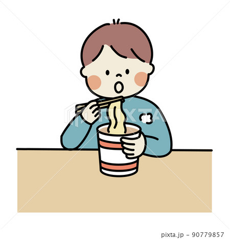 カップ麺を食べる男の子 90779857
