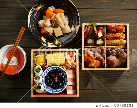 おせち料理とお煮しめ 俯瞰 90780101