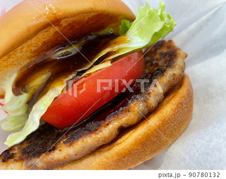 トマト照り焼きバーガー 甘辛テリヤキソース トマト照り焼きバーガー 甘辛テリヤキソース 90780132
