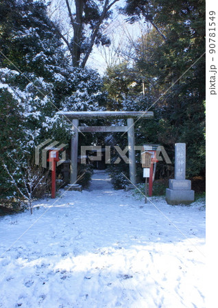 雪の神社 90781549
