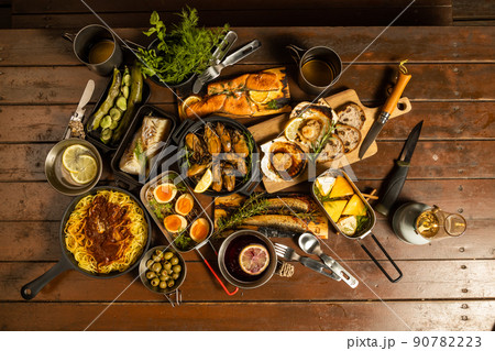 手作り燻製　Homemade smoked food at the campsite() 90782223