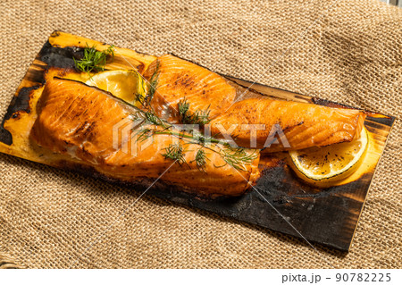 手作り燻製　Homemade smoked food at the campsite() 90782225