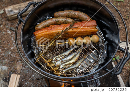 手作り燻製　Homemade smoked food at the campsite() 90782226