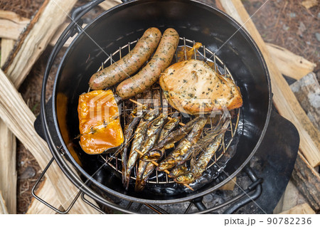 手作り燻製　Homemade smoked food at the campsite() 90782236