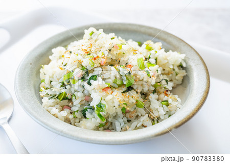 青菜としらすのもち麦チャーパン 青菜としらすのもち麦チャーパン 90783380