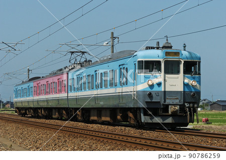 北陸本線　野々市ー松任　JR西日本　415系800番台　C11編成（金沢） 90786259