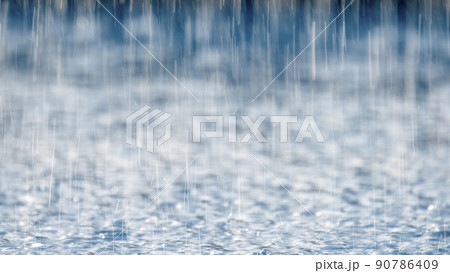 背景素材・梅雨・激しく降る雨のイメージ 背景素材・梅雨・激しく降る雨のイメージ 90786409