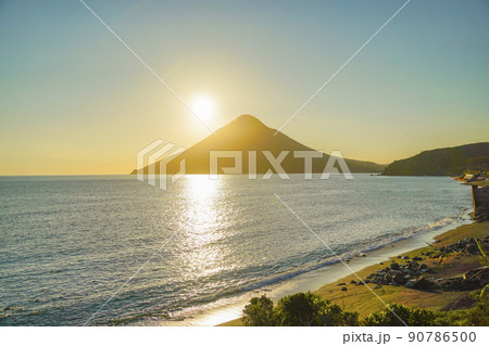 鹿児島県の開聞岳。 鹿児島県の開聞岳。 90786500