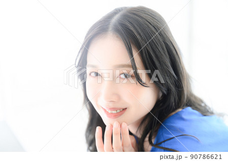 綺麗なお姉さんのイメージにピッタリな女性 綺麗なお姉さんのイメージにピッタリな女性 90786621