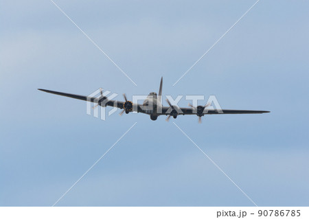 アメリカ陸軍ボーイングB-17G爆撃機正面 90786785