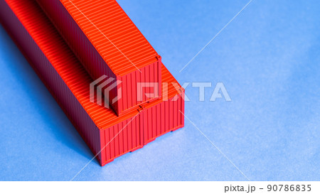 【物流】赤色のコンテナ　貨物 90786835