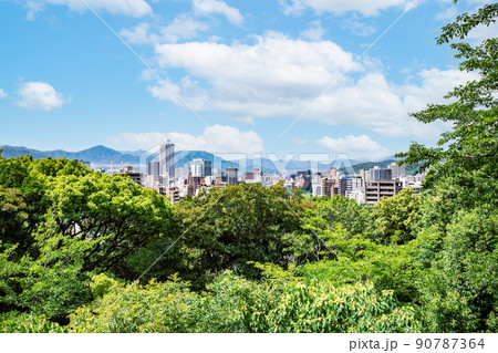 比治山展望台から市内中心部の銀山町、八丁堀方面を展望しています。グランドタワーが見えます。広島県 比治山展望台から市内中心部の銀山町、八丁堀方面を展望しています。グランドタワーが見えます。広島県 90787364