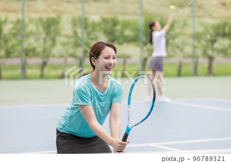 テニスのダブルスイメージ テニスのダブルスイメージ 90789321