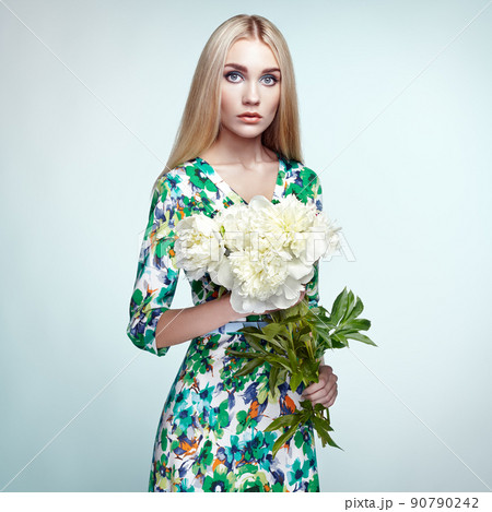 Fashion portrait of elegant woman with summer flowers 90790242