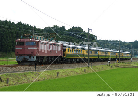 北陸本線　牛ノ谷ー大聖寺　JR西日本　EF81-46（敦賀）+14系　サロンカーなにわ（宮原） 90791301