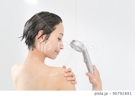 お風呂 シャワー シャンプー お風呂 シャワー シャンプー 90792891