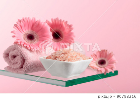 Spa composition with pink salt. 90793216