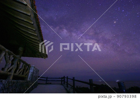 星空絶景スポット！石垣島の満天の星空／沖縄県石垣市 90793398