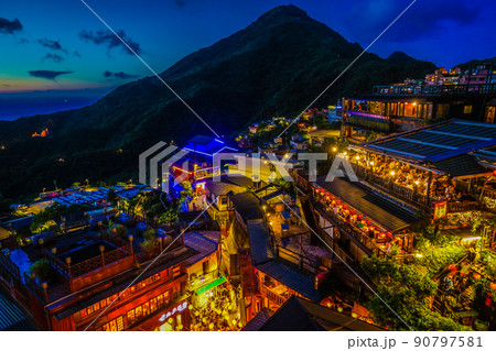 九份と基隆山の夜景 90797581