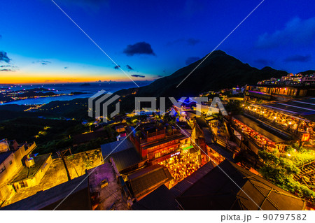 九份と基隆山の夜景 90797582