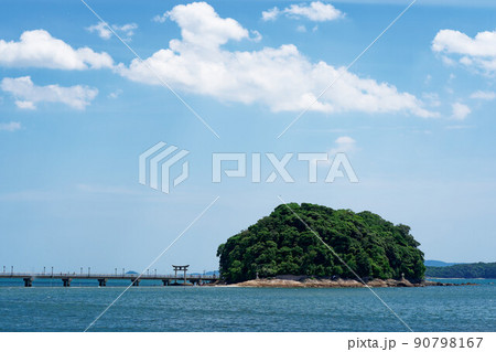 【愛知県蒲郡市】 青空と海と竹島の写真素材 [90798167] - PIXTA