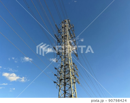 送電塔と青空 送電塔と青空 90798424