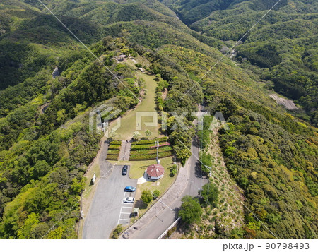 対馬の山頂の公園のドローンによる空撮写真の写真素材 [90798493] - PIXTA