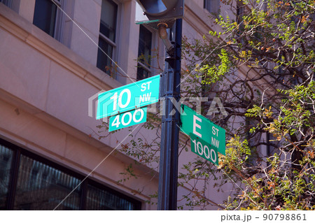 Green 10 Street North West historic sign in downtown Washington D.C. at the intersection with E North West Street 90798861