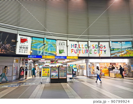 北九州市のJR九州小倉駅二階フロアー改札口 90799924