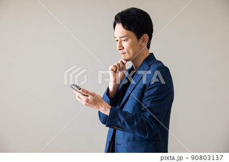 スマホ 男性 スマホ 男性 90803137