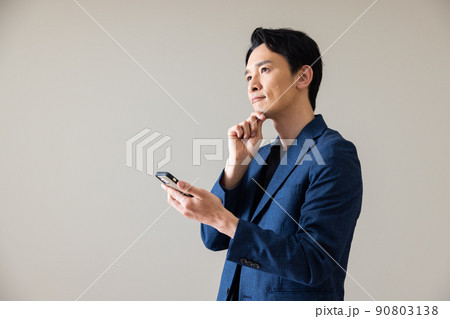 スマホ　男性 90803138