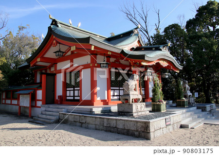 豊中市服部緑地公園近くに鎮座する長興寺住吉神社 本殿 向かって左側より撮影 豊中市服部緑地公園近くに鎮座する長興寺住吉神社 本殿 向かって左側より撮影 90803175