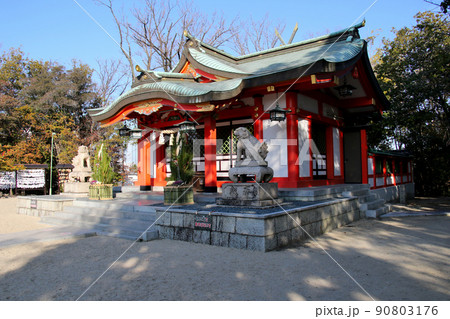 豊中市服部緑地公園近くに鎮座する長興寺住吉神社 本殿 向かって右側より撮影 豊中市服部緑地公園近くに鎮座する長興寺住吉神社 本殿 向かって右側より撮影 90803176