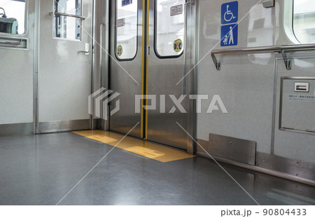 京王線　新宿行き　府中駅　府中駅ホーム　車内　座席　グリーン　ドア 90804433