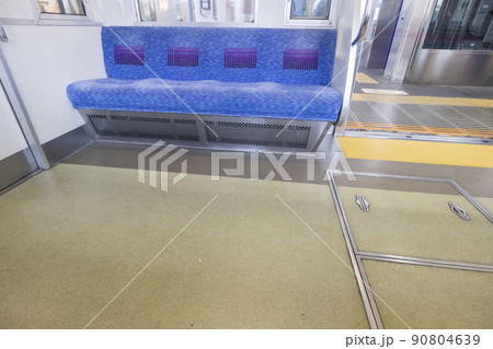 座席　車内　電車内　京王井の頭線　井の頭線　電車 90804639