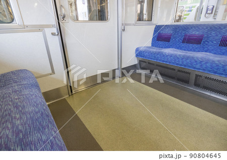 座席　車内　電車内　京王井の頭線　井の頭線　電車 90804645