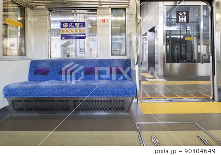 座席　車内　電車内　京王井の頭線　井の頭線　電車 90804649