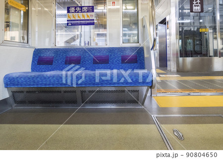 座席　車内　電車内　京王井の頭線　井の頭線　電車 90804650