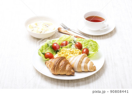 クロワッサン　朝食イメージ　ベーカリー　イメージ素材 90808441